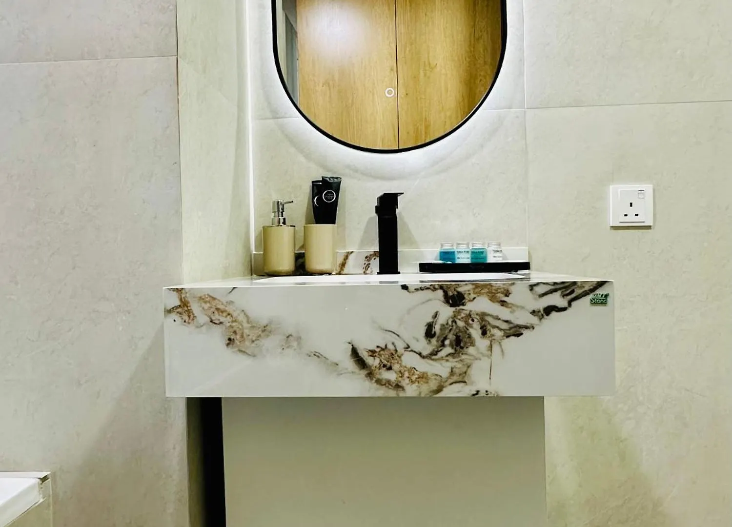 Apartment Lake City Tower Dubai